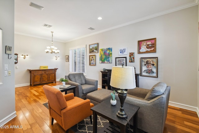 living area featuring visible vents, crown molding, baseboards, a chandelier, and wood-type flooring