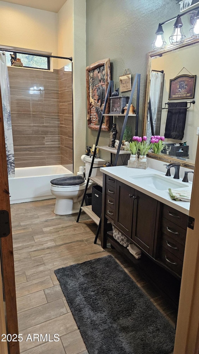 4990 N Pine Creek Canyon Dr, Pine, AZ 85544 - bathroom with vanity, shower / tub combo, and wood finished floors