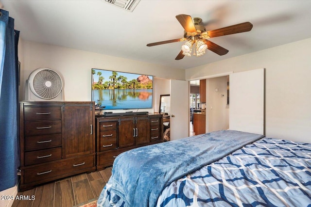 bedroom with ceiling fan