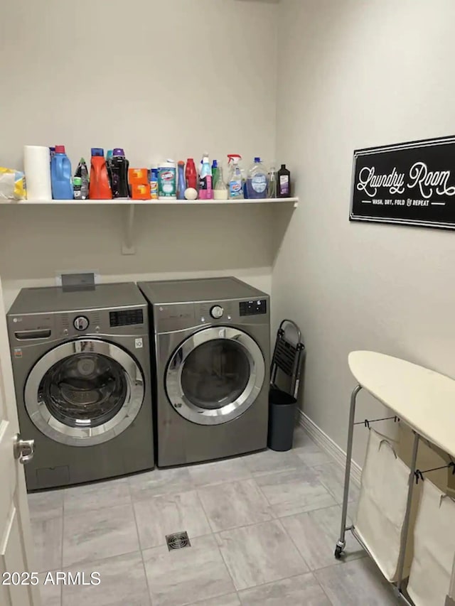 2465 W Clement Cir, Flagstaff, AZ 86001 - laundry area featuring washing machine and clothes dryer and baseboards