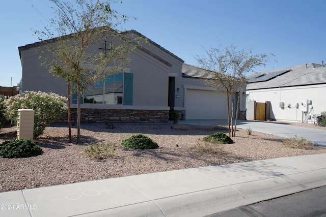 view of front facade featuring a garage