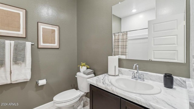 11890 E Cliffrose Ln, Florence, AZ 85132 - full bath with toilet, vanity, baseboards, and a shower with curtain