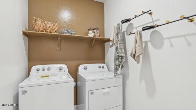 11890 E Cliffrose Ln, Florence, AZ 85132 - laundry area featuring washer and dryer