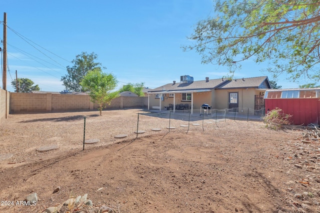 view of yard featuring a patio area