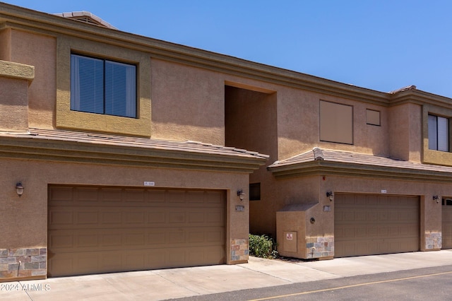 view of front of house featuring a garage