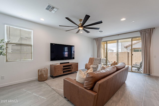 living area featuring recessed lighting, visible vents, ceiling fan, and baseboards