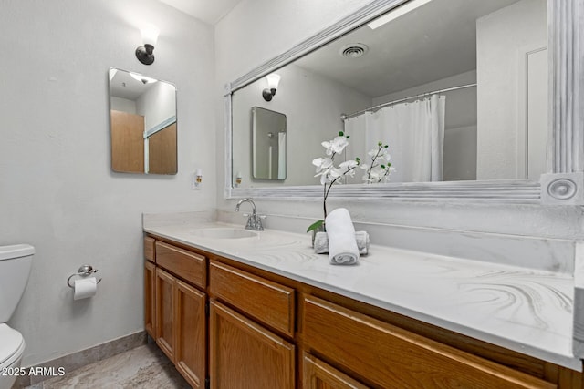 100 E Geneva Dr, Tempe, AZ 85282 - full bath featuring toilet, baseboards, vanity, and a shower with shower curtain