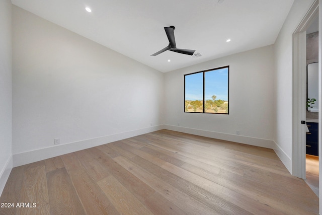 empty room featuring light hardwood / wood-style floors and ceiling fan