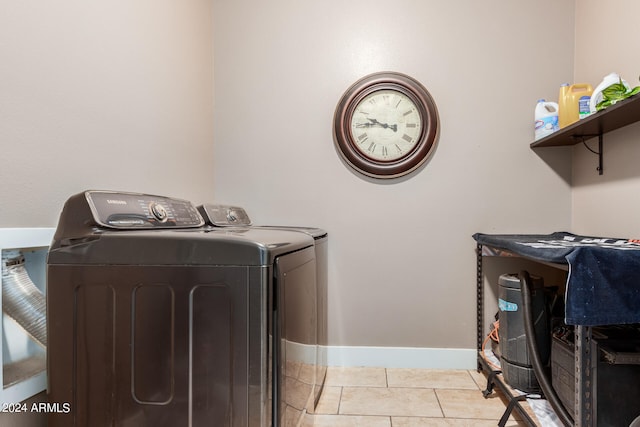 washroom featuring light tile patterned floors and independent washer and dryer