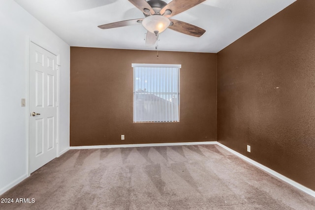 carpeted empty room featuring ceiling fan