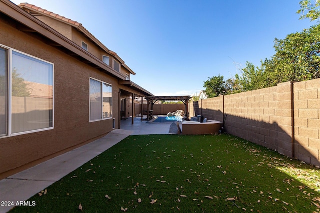 view of yard featuring a patio