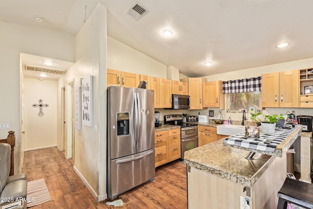 7259 E Glencove St, Mesa, AZ 85207 - kitchen featuring appliances with stainless steel finishes, light brown cabinetry, tile countertops, vaulted ceiling, and light wood-style floors