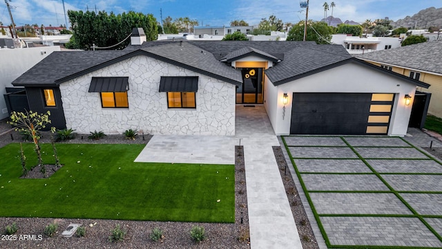 view of front of property featuring a front yard and a garage