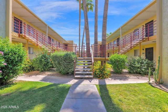 4600 N 68th St Unit 370, Scottsdale, AZ 85251 - surrounding community with a lawn and stairs