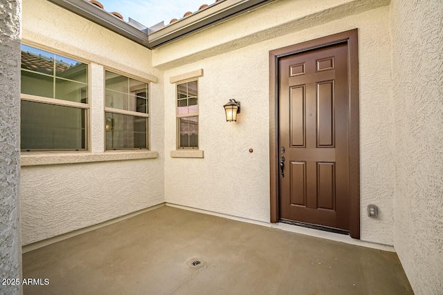 property entrance with stucco siding