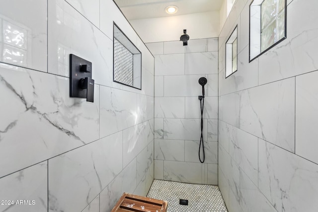 bathroom featuring tiled shower