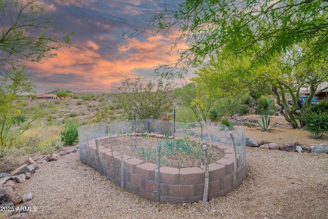 1185 S Camino Cobre Dr, Wickenburg, AZ 85390 - view of yard at dusk
