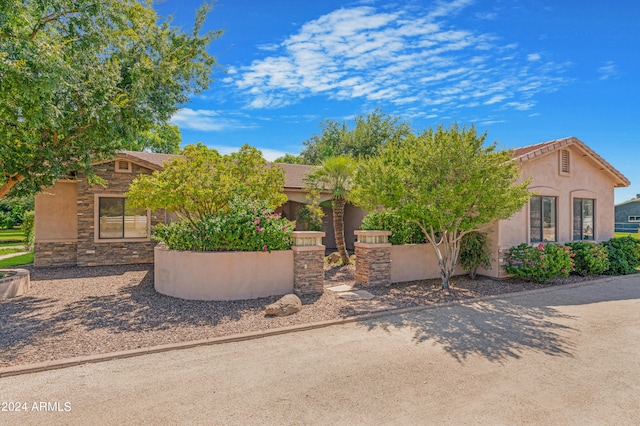 view of front of property