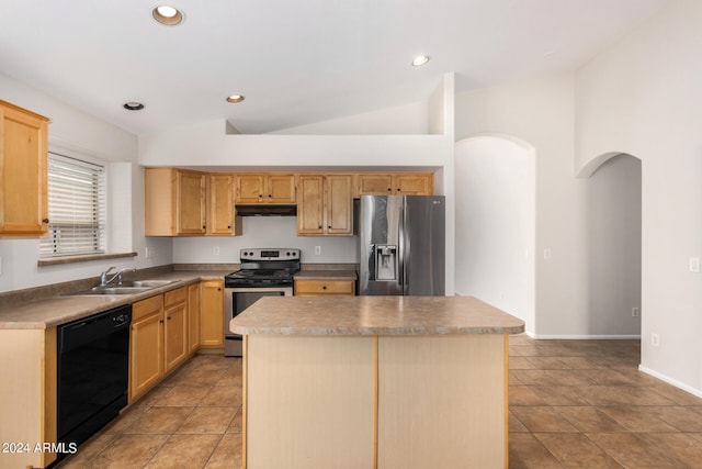 kitchen featuring a kitchen island, stainless steel appliances, sink, light brown cabinets, and lofted ceiling