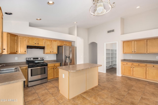 kitchen with high vaulted ceiling, a notable chandelier, a center island, sink, and appliances with stainless steel finishes