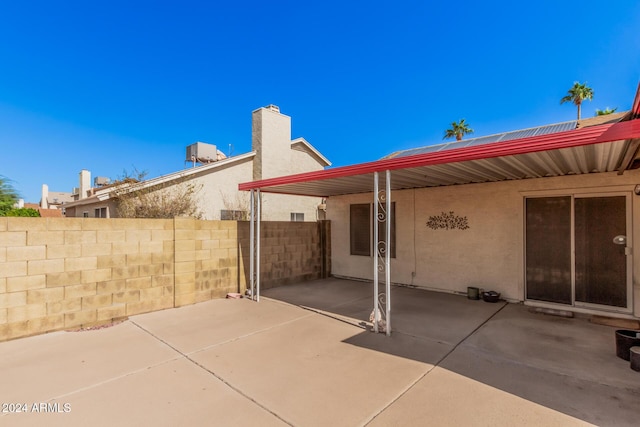 10014 N 66th Ln, Glendale, AZ 85302 - view of patio / terrace with fence