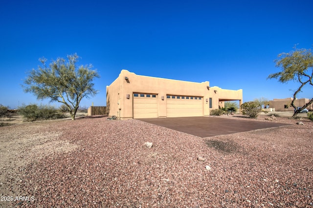 view of front facade featuring a garage