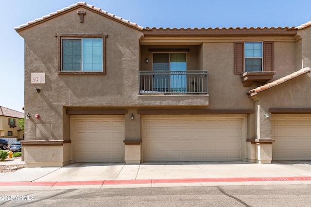 1255 S Rialto Unit 115, Mesa, AZ 85209 - townhome / multi-family property featuring a garage, stucco siding, a balcony, and a tiled roof