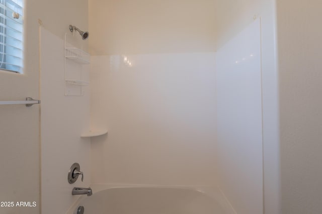 2680 E Daniel Dr, Gilbert, AZ 85298 - full bath with shower / bathtub combination