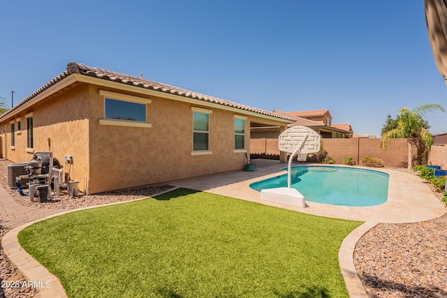 2680 E Daniel Dr, Gilbert, AZ 85298 - view of swimming pool featuring a fenced backyard and a patio area