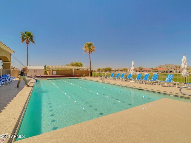 view of swimming pool