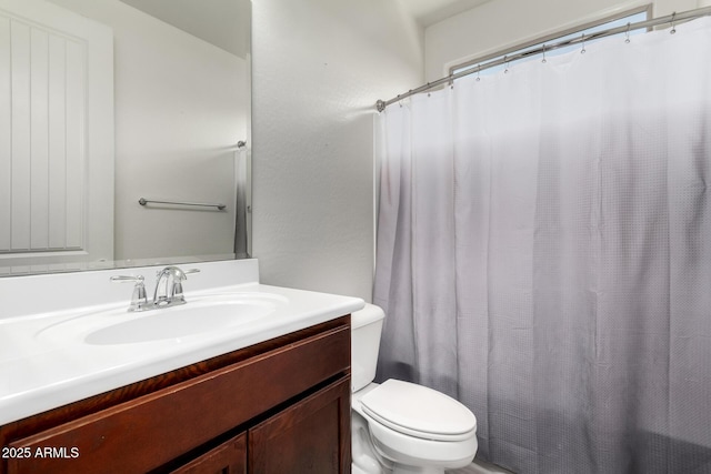 full bathroom with a shower with curtain, toilet, and vanity