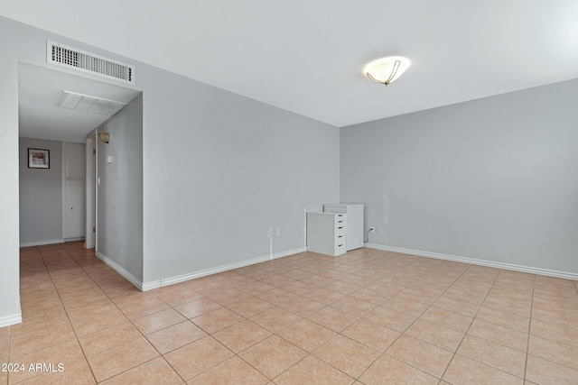 empty room featuring light tile patterned flooring