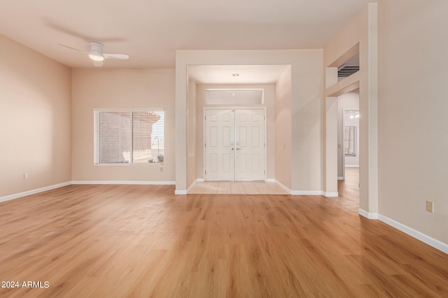 entrance foyer featuring light wood-type flooring and ceiling fan