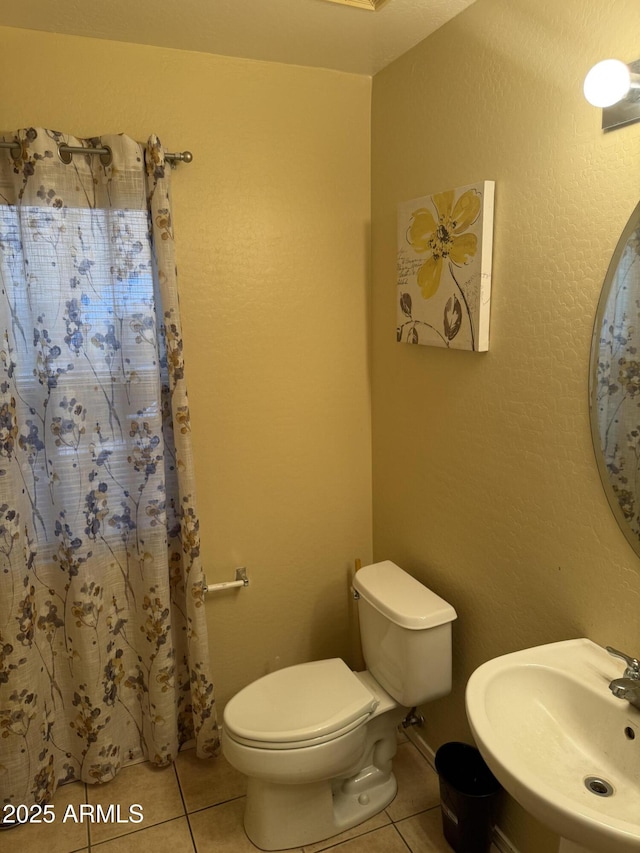 1206 W Pinkley Ave, Coolidge, AZ 85128 - full bathroom with curtained shower, a sink, toilet, a textured wall, and tile patterned floors