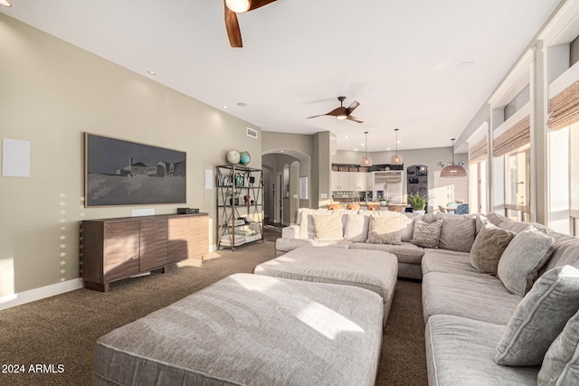 carpeted living room featuring ceiling fan