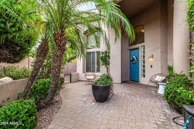 entrance to property featuring a patio area