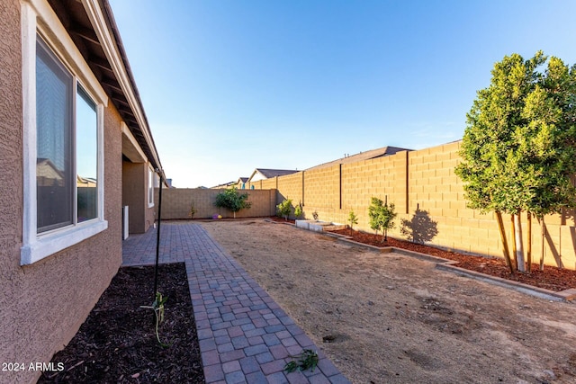 view of yard featuring a patio area