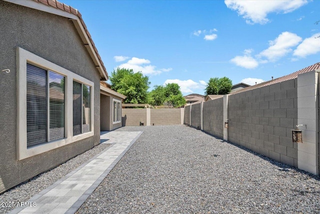 view of yard featuring a patio area