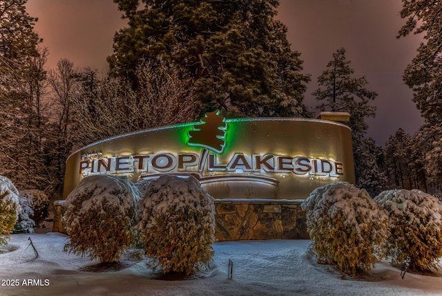 view of community / neighborhood sign