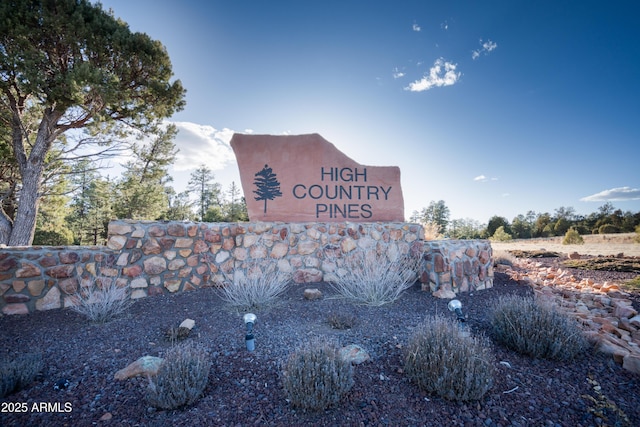 view of community / neighborhood sign