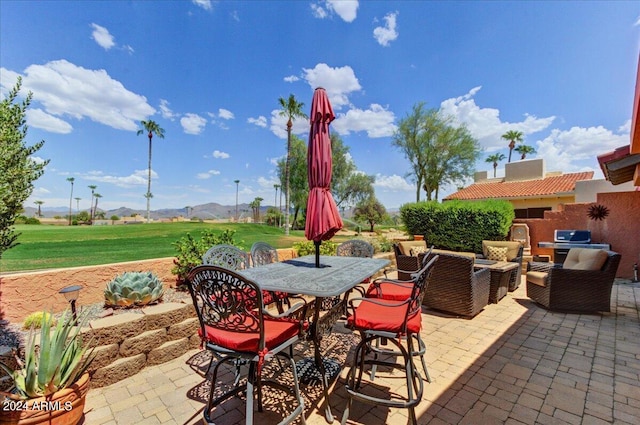 view of patio with outdoor lounge area