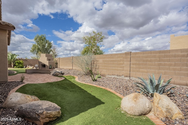 view of yard featuring a fenced backyard