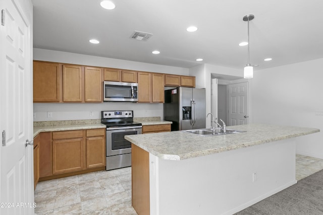 kitchen featuring sink, an island with sink, decorative light fixtures, and appliances with stainless steel finishes