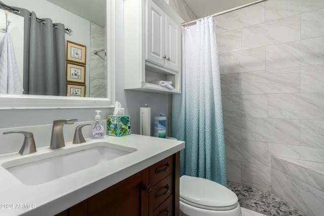 bathroom featuring a shower with shower curtain, vanity, and toilet