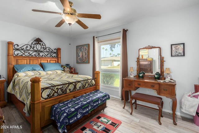 bedroom featuring light hardwood / wood-style floors and ceiling fan