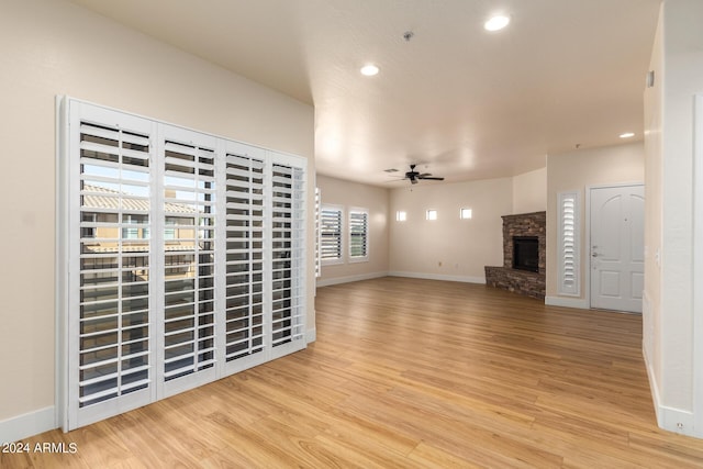 21320 N 56th St Unit 2159, Phoenix, AZ 85054 - unfurnished living room featuring ceiling fan, light wood-style floors, baseboards, a fireplace, and recessed lighting
