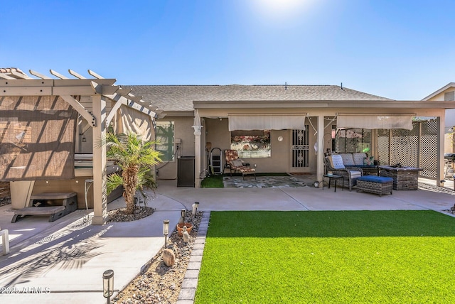 back of house featuring a yard, stucco siding, a hot tub, a patio area, and a pergola