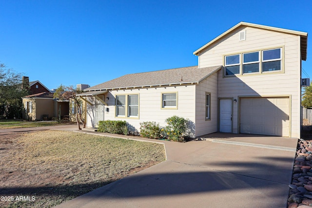 view of front facade featuring a garage