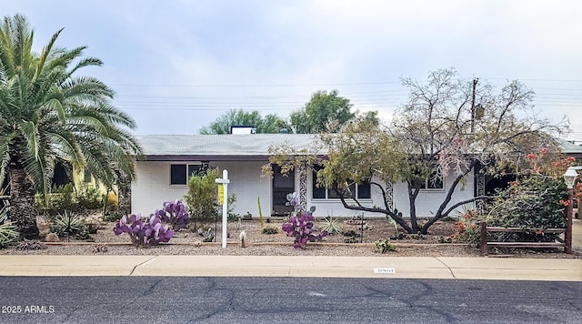 view of front of property