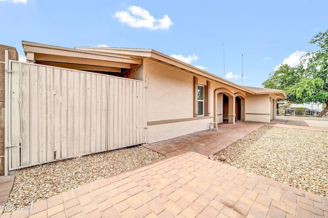 6527 W Sunnyside Dr, Glendale, AZ 85304 - view of front of house with fence, a gate, and stucco siding